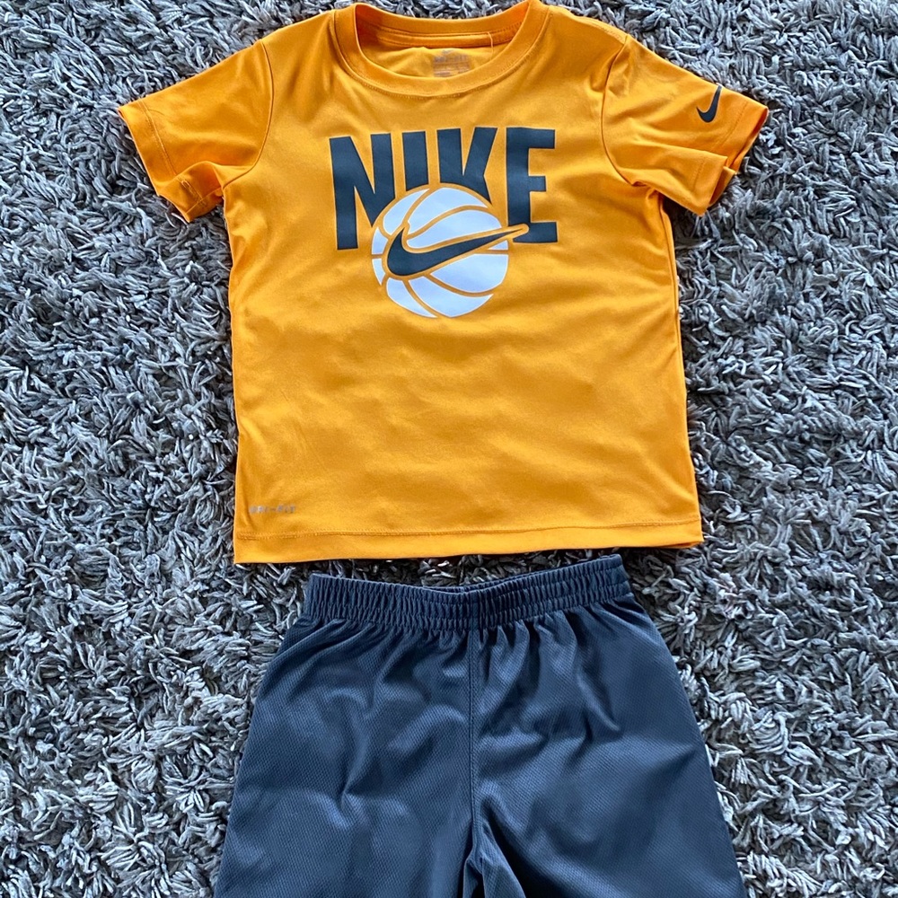 Boys Nike Dri Fit 2 Piece set